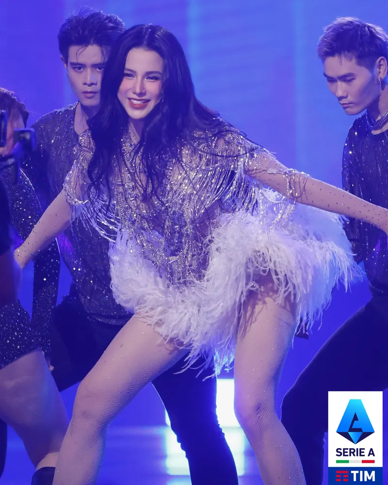 97+ Ảnh Diệp Lâm Anh nude mặc bikini thân hình ngọt nước múp rụp 8 Ảnh diệp lâm anh bikini sexy quyến rũ trên sân khấu